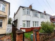 2 Bedrooms Flat for sale in Ennismore Gardens, Southend...