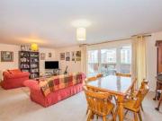 2 Bedrooms Flat for sale in Ezel Court, Heol Glan...