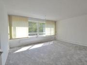 2 Bedrooms Flat for sale in Fair Acres, Hayes, Bromley BR2