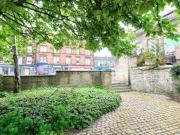 2 Bedrooms Flat for sale in Ferry Road, Edinburgh EH6