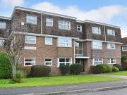 2 Bedrooms Flat for sale in Fincham Close, East Preston,...