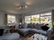 2 Bedrooms Flat for sale in Gorse Road, Cookham,...