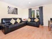 2 Bedrooms Flat for sale in Grays, Essex. RM20