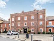 2 Bedrooms Flat for sale in Greenkeepers Road, Great...