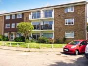 2 Bedrooms Flat for sale in Harsfold Close, Rustington,...