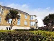 2 Bedrooms Flat for sale in Harsfold Close, Rustington,...