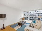 2 Bedrooms Flat for sale in Hepworth Court, Grosvenor...