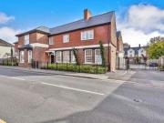 2 Bedrooms Flat for sale in High Street, Old Woking,...