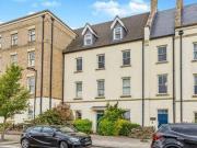 2 Bedrooms Flat for sale in High Street, Upton,...