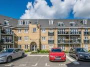 2 Bedrooms Flat for sale in Hillside Court, Hertford,...