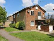 2 Bedrooms Flat for sale in Holmoak Walk, Hazlemere,...