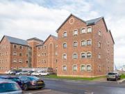 2 Bedrooms Flat for sale in James Watt Way, Greenock...