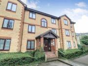 2 Bedrooms Flat for sale in Kinnaird Close, Taplow,...
