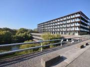 2 Bedrooms Flat for sale in Lake Shore Drive, Headley...