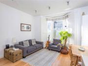 2 Bedrooms Flat for sale in Lancaster Road, Stroud...