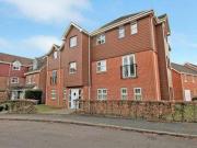 2 Bedrooms Flat for sale in Lapwing Way, Four Marks,...