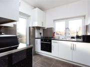 2 Bedrooms Flat for sale in Lenham Road, Thornton Heath CR7