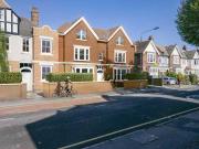 2 Bedrooms Flat for sale in Lingfield Avenue, Kingston...
