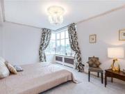 2 Bedrooms Flat for sale in Lowndes Square, London SW1X