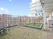 2 Bedrooms Flat for sale in Lyon Road, Harrow On The...