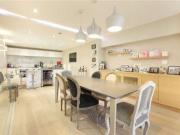 2 Bedrooms Flat for sale in Malwood Road, Clapham South,...