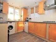 2 Bedrooms Flat for sale in Methuen Close, Edgware HA8