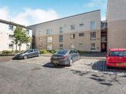 2 Bedrooms Flat for sale in Oak Road, Cumbernauld,...