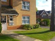 2 Bedrooms Flat for sale in Oriental Road, Woking GU22