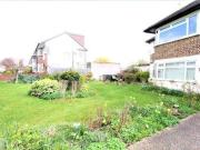2 Bedrooms Flat for sale in Queens Court, Kenton Lane,...