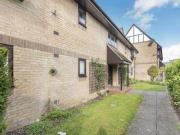 2 Bedrooms Flat for sale in Reynard Court, Bicester OX26