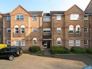 2 Bedrooms Flat for sale in Salters Close, Rickmansworth WD3