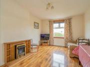 2 Bedrooms Flat for sale in Saughton Crescent, Edinburgh...