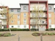 2 Bedrooms Flat for sale in Saxton Close, Grays RM17