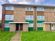 2 Bedrooms Flat for sale in Shepherds Close, Chadwell...