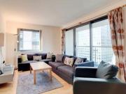 2 Bedrooms Flat for sale in South Quay Square, London E14