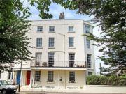 2 Bedrooms Flat for sale in South Terrace, Littlehampton...