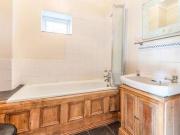 2 Bedrooms Flat for sale in Tonbridge Road, Maidstone,...