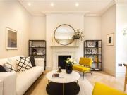 2 Bedrooms Flat for sale in Twyford Crescent, Ealing...