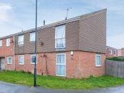 2 Bedrooms Flat for sale in Warren Parade, Rochfords...