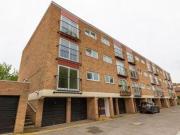 2 Bedrooms Flat for sale in Westbury Court, Chock Lane,...