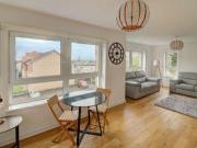 2 Bedrooms Flat for sale in Whitehill Place, Dennistoun,...