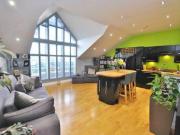 2 Bedrooms Flat for sale in Willoughby Court, West...