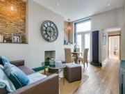 2 Bedrooms Flat for sale in Woodside Green, Woodside,...