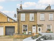 2 Bedrooms House for Rent in Station Road | Foxtons