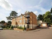 2 Bedrooms Maisonette for rent in Adrian Close, Boxmoor,...