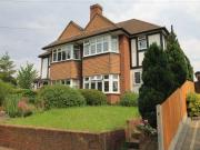 2 Bedrooms Maisonette for rent in Carlisle Road, Cheam,...