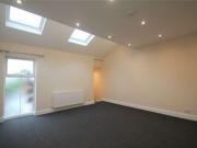 2 Bedrooms Maisonette for rent in Chesterfield Road,...