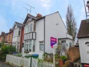 2 Bedrooms Maisonette for rent in Clifton Road, Watford,...