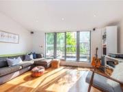 2 Bedrooms Maisonette for rent in Goswell Road, London EC1V