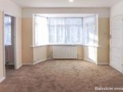 2 Bedrooms Maisonette for rent in Greenmoor Road,...